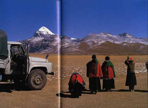 
Pilgrims prostrate to Kailash - Tibet's Sacred Mountain: The Extraordinary Pilgrimage to Mount Kailas book
